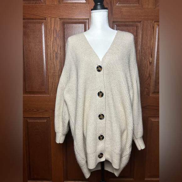 H& M Oversized Sweater - Picture 3 of 5